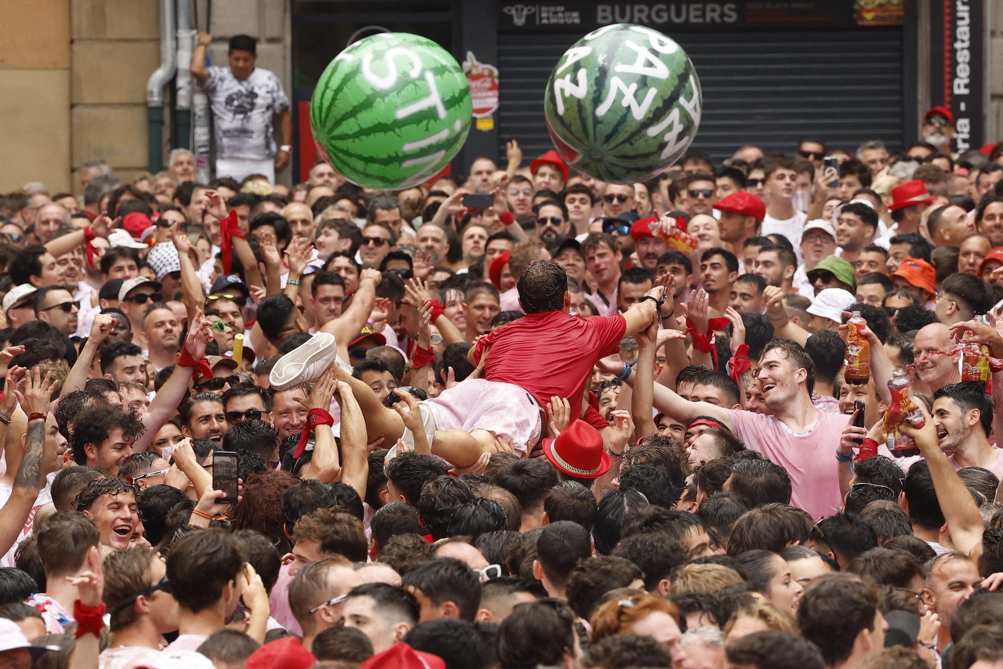 Fotos del  Chupinazo de San Fermín 2025 en Pamplona: ¡La fiesta más internacional se enciende con un grito solidario por Palestina!