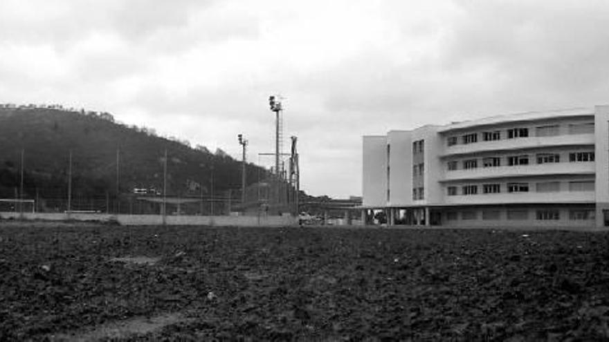 Parcela de la zona de Munto en Orio, junto a la nueva ikastola y el campo de fútbol, donde se construirá la nueva instalación deportiva.