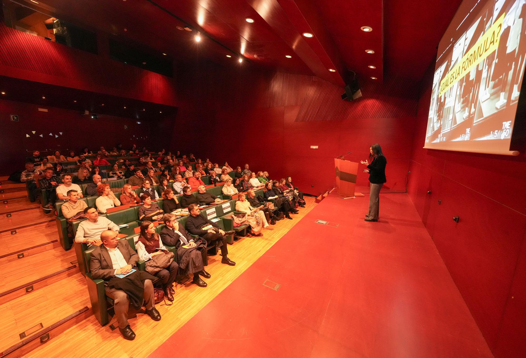 La conferencia despertó mucho interés.