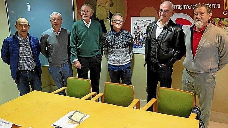 Urbeltz y Arregi, con el alcalde Jon Luqui, Juan Antonio Kerejeta, Luis Mari Arrieta y Mikel Elgarresta.