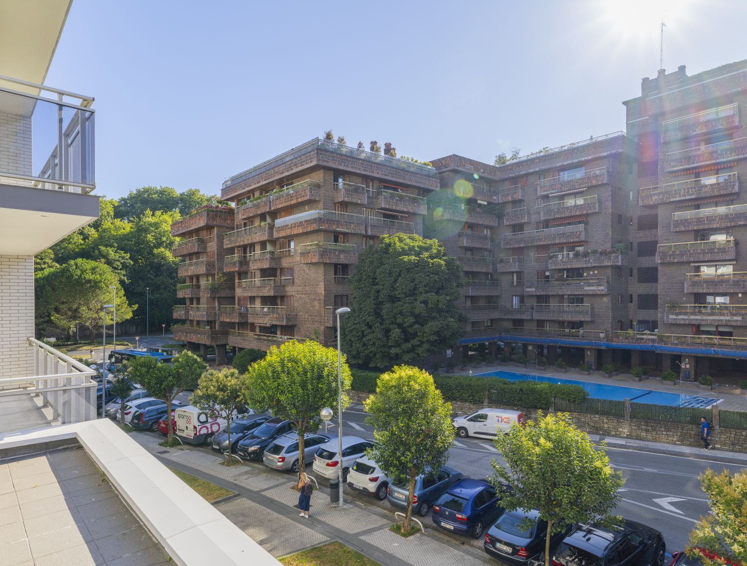 Próximo a la playa de Ondarreta piso con terraza en buen estado con trastero y garaje cerrado cercano a vivienda