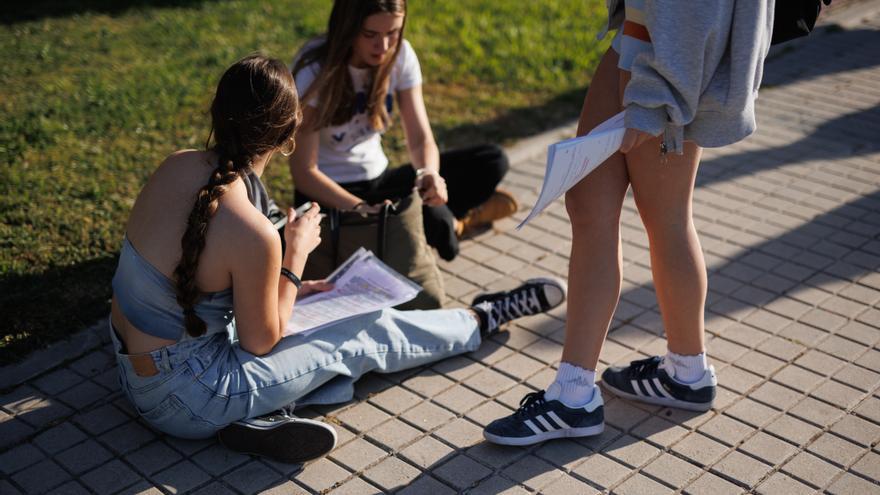 La mayoría de jóvenes de entre 15 y 17 años sufren ansiedad si no responden mensajes al instante