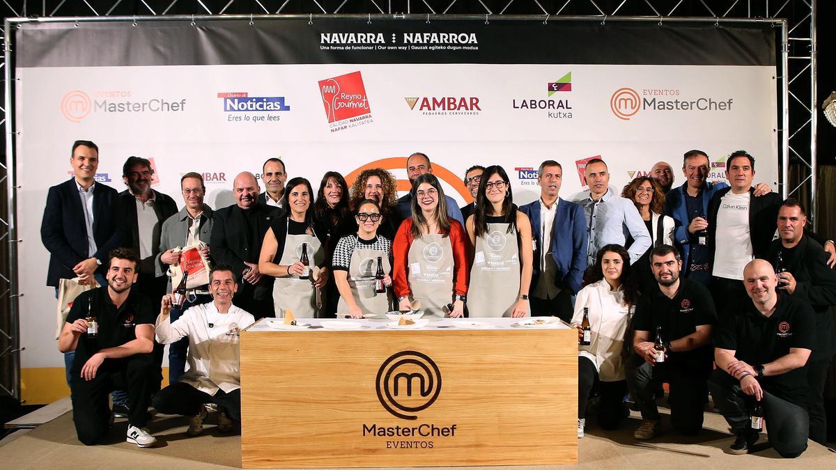Las representantes del Grupo Enhol (centro), junto con los colaboradores, patrocinadores y miembros de Eventos MasterChef, al finalizar la competición.