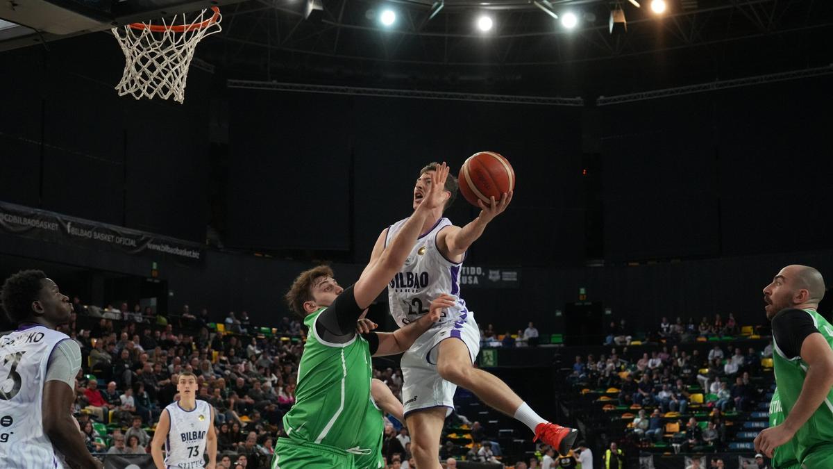 Aleix Font, ante el Kutaisi.