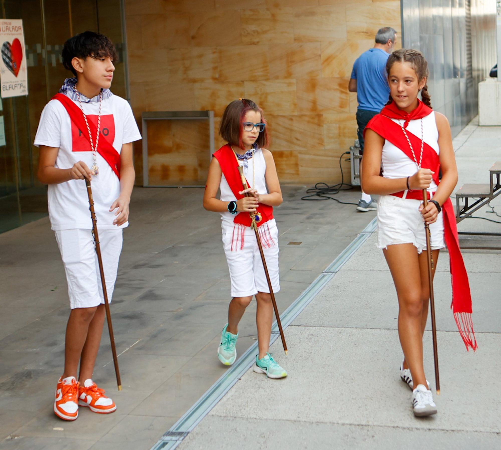 Fotos del chupinazo infantil en fiestas de Burlada 2025