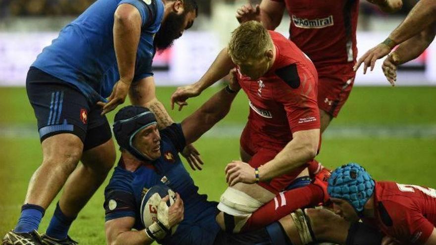 Gales deja k.o. a Francia en Saint Denis