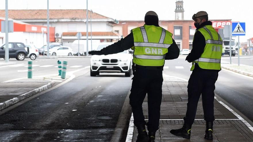 Hallados 23 migrantes hacinados en una furgoneta con destino a Francia