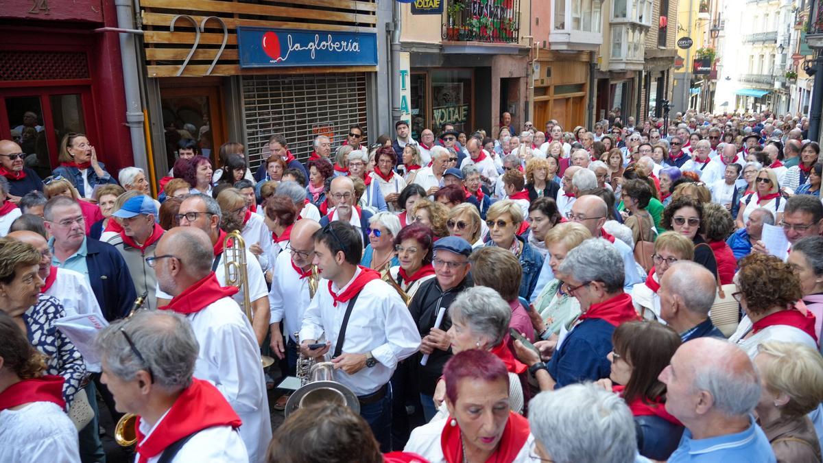 En imágenes: Los auroros despiertan a Vitoria con sus canciones