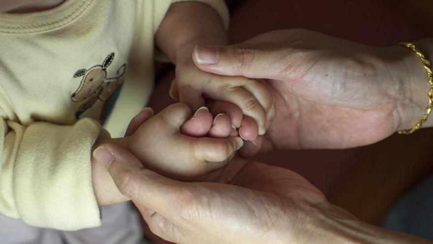 El TSJ de Navarra avala la ampliación de diez semanas de permiso por hijo para madres de familias monomarentales