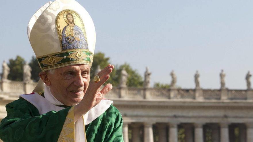 Benedicto XVI a su llegada a la misa solemne en la apertura del Año de la Fe el pasado mes de octubre.