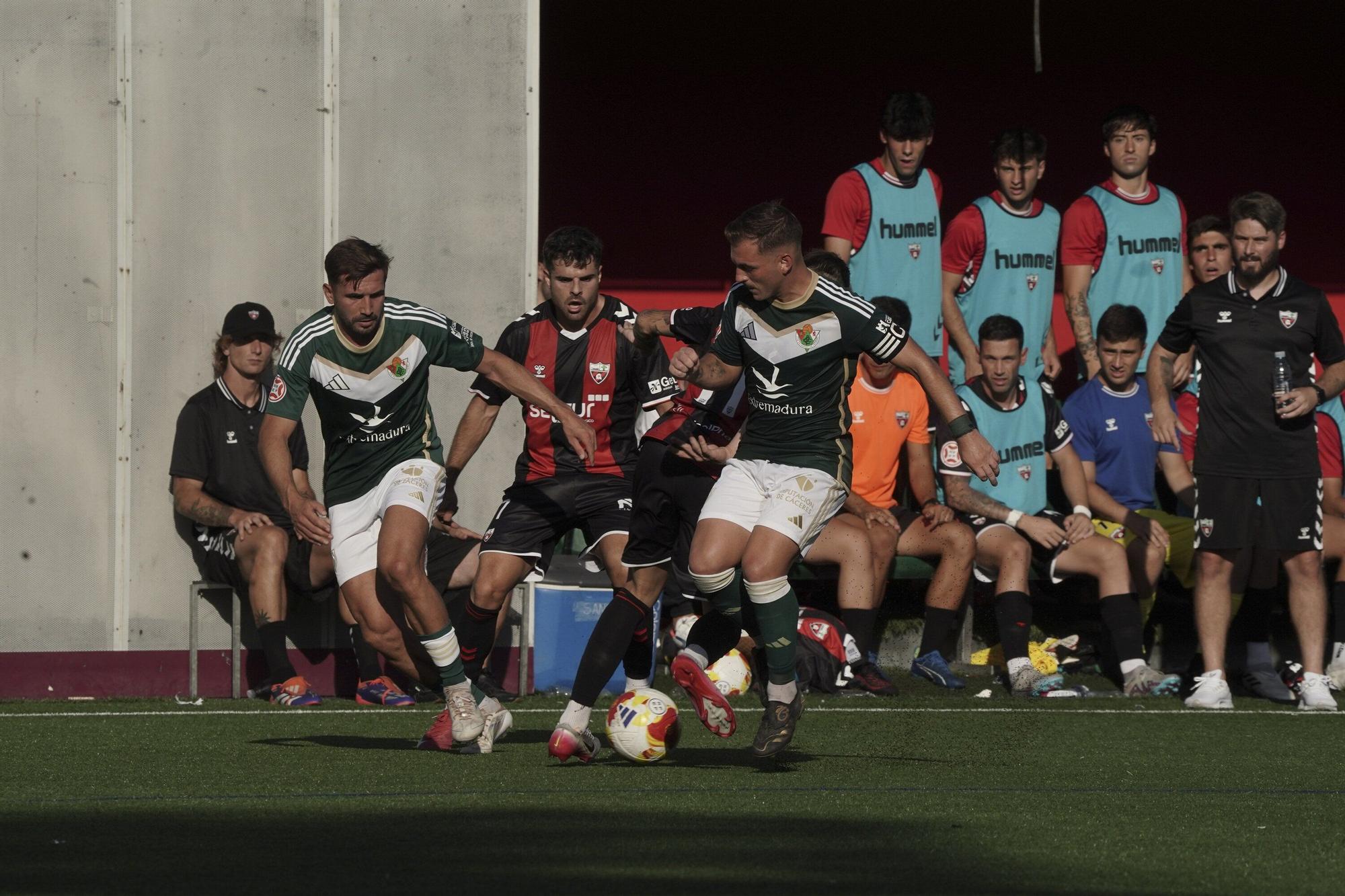 En imágenes: El Arenas no logra pasar del empate ante el Cacereño