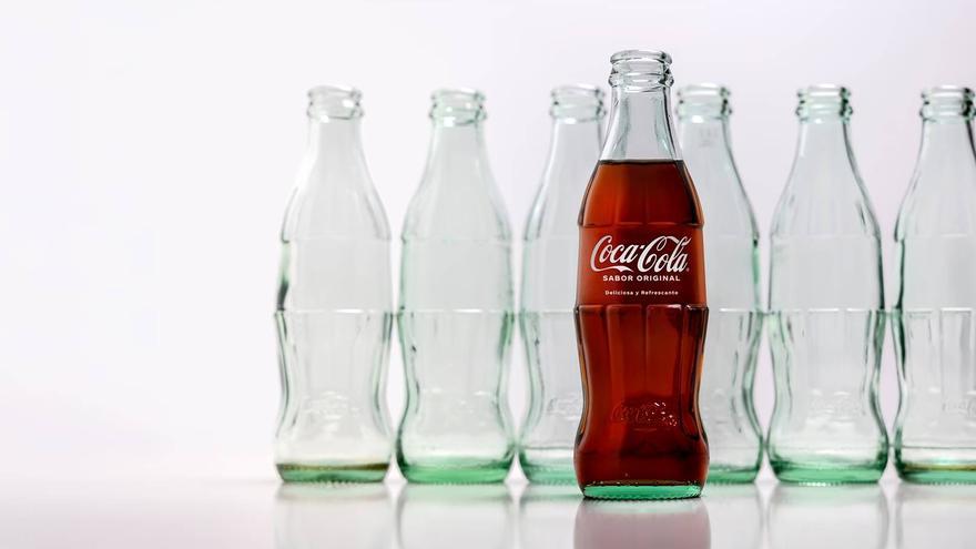 Rellenar, reutilizar y volver a empezar: el vidrio retornable se consolida en la hostelería española