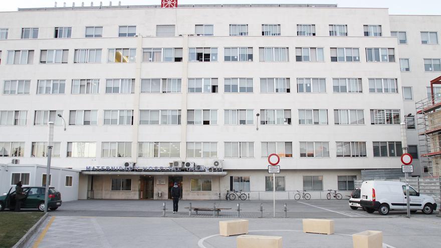 Reubican a varios pacientes tras desprenderse el techo en la