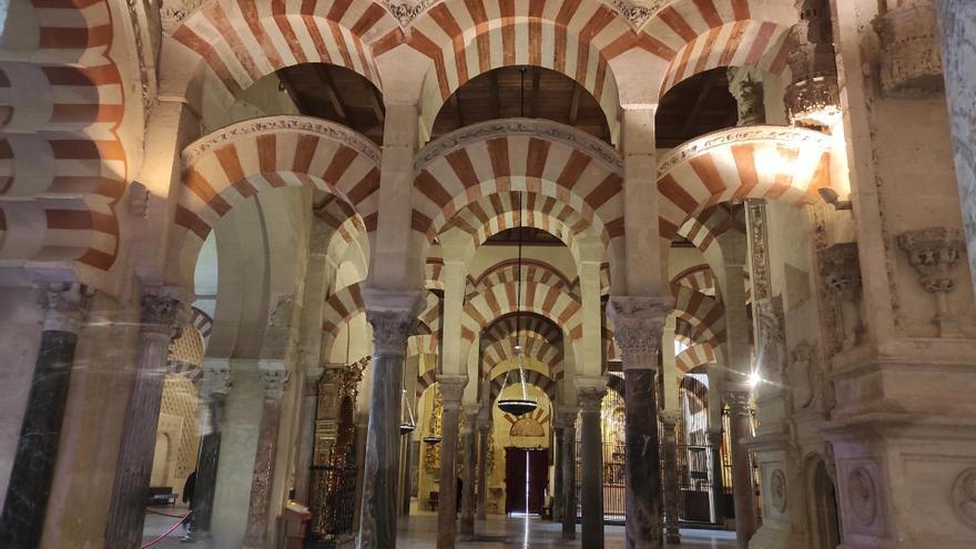 Dos turistas, sancionados por volar drones en el interior de la Mezquita de Córdoba