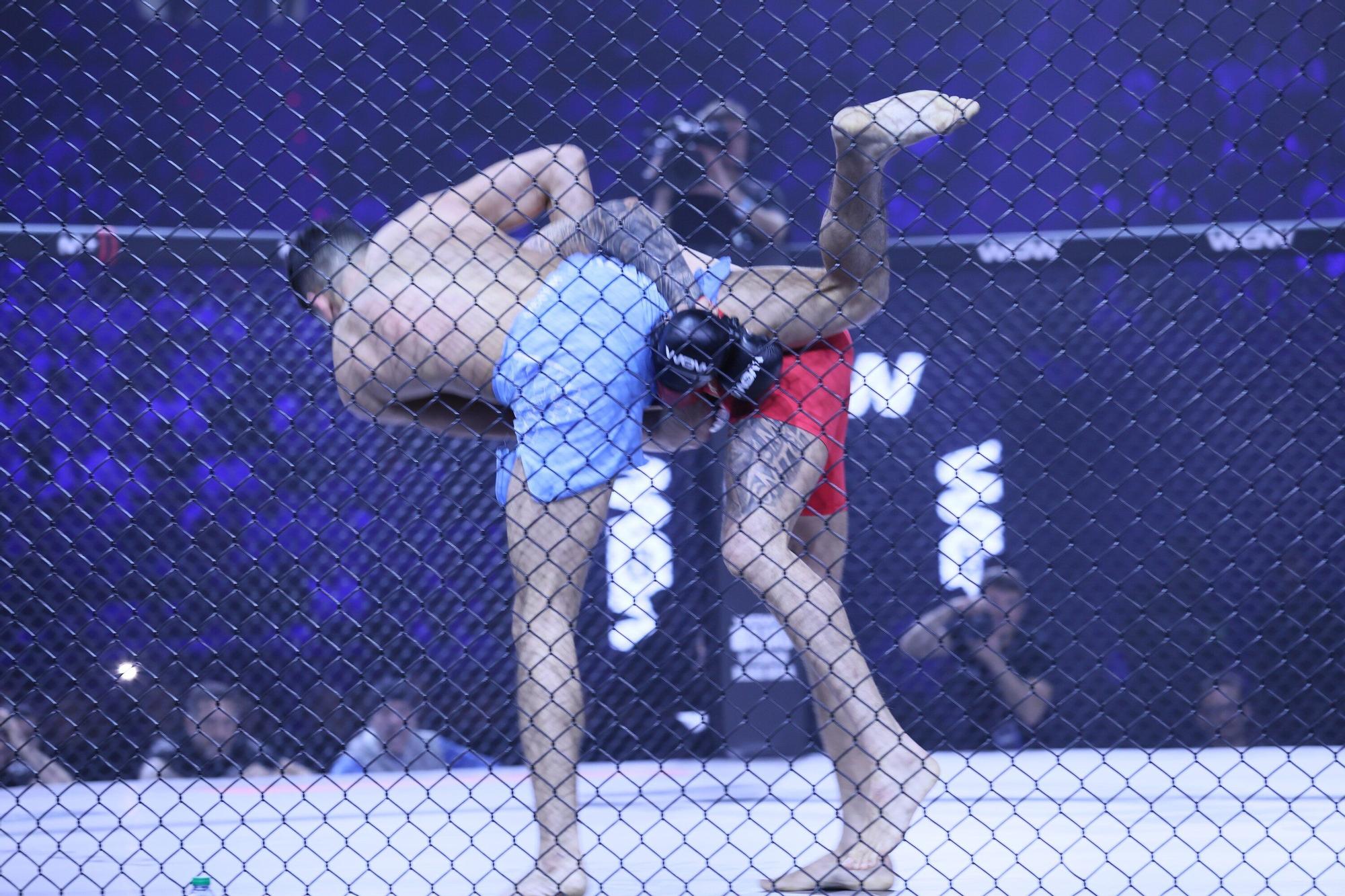 En imágenes: El Buesa se rinde al MMA con Topuria como estrella