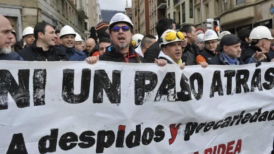 Trabajadores de PT, en la protesta del sábado.