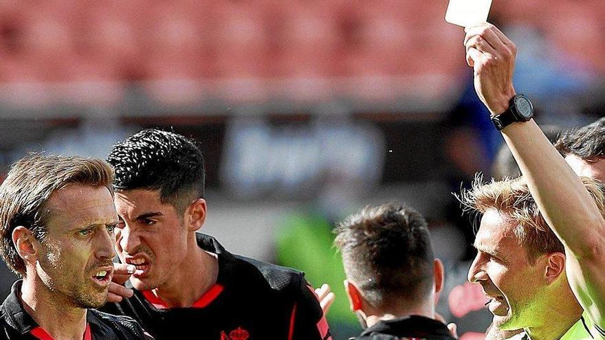 Árbitros que se cargan el fútbol