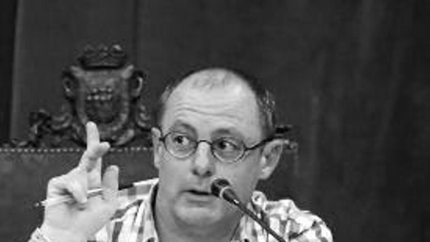 Izagirre acusa a Gasco de &quot;chantajear&quot;  al Ayuntamiento con la estación de Riberas