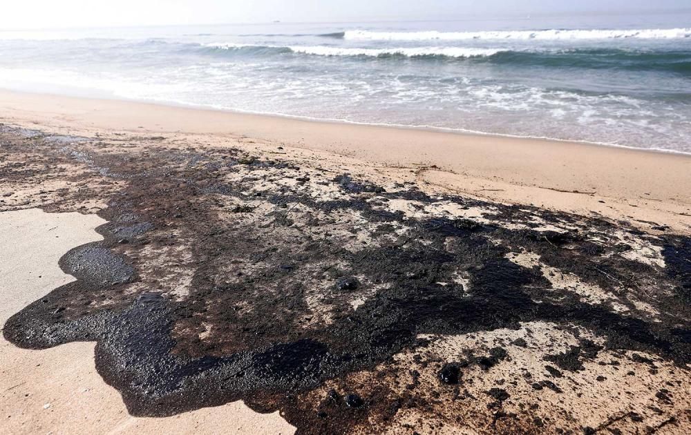 Vertido de crudo en las costas de California