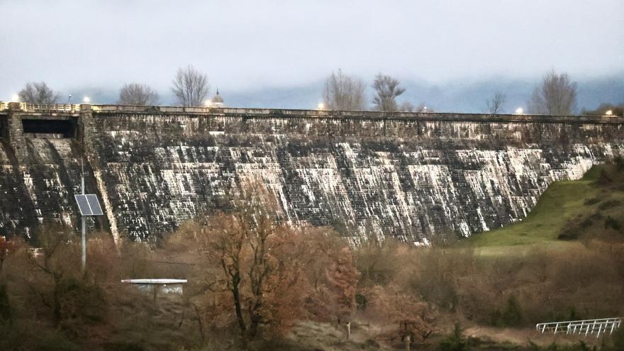 Ullibarri inicia un desembalse al superar el 86 % de su capacidad