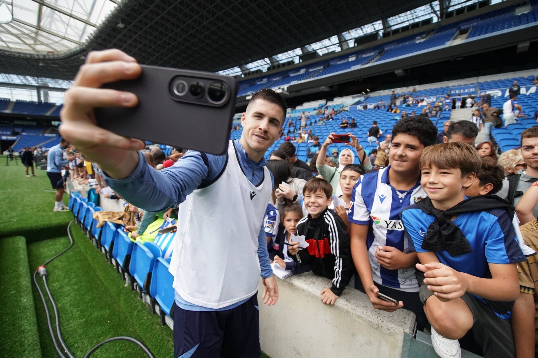 El entrenamiento de la Real a puerta abierta en Anoeta, en imágenes