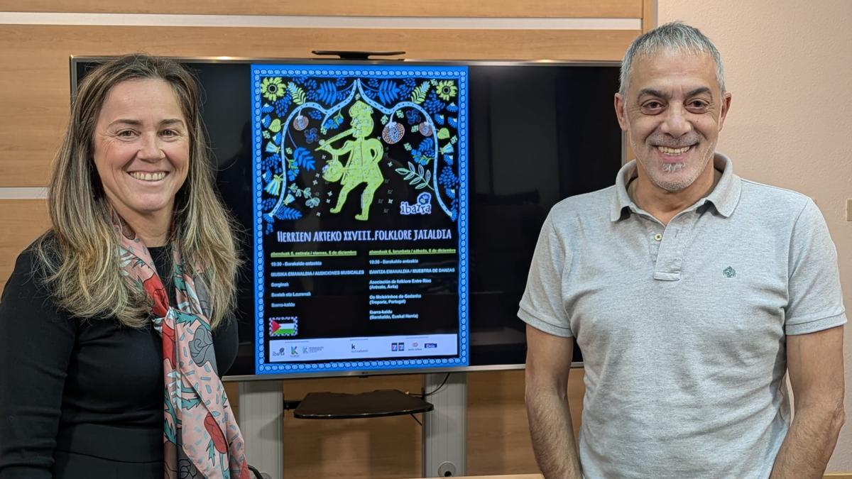 Nerea Cantero concejala de Cultura y Josu Gómez de Ibarra-Kaldu