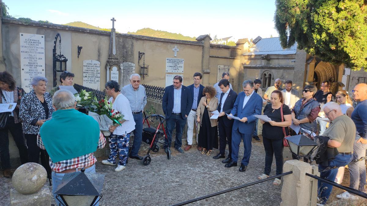 Momento del homenaje del 89 aniversario del asesinato del entonces alcalde de Estella-Lizarra, Fortunato Aguirre