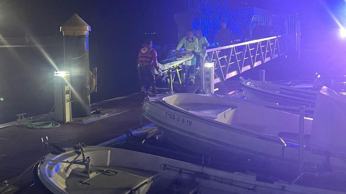 Sanitarios trasladaron a Javier al Hospital Donostia.