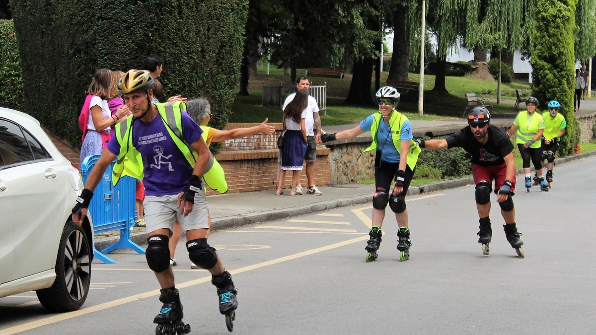 Imagen de personas patinando