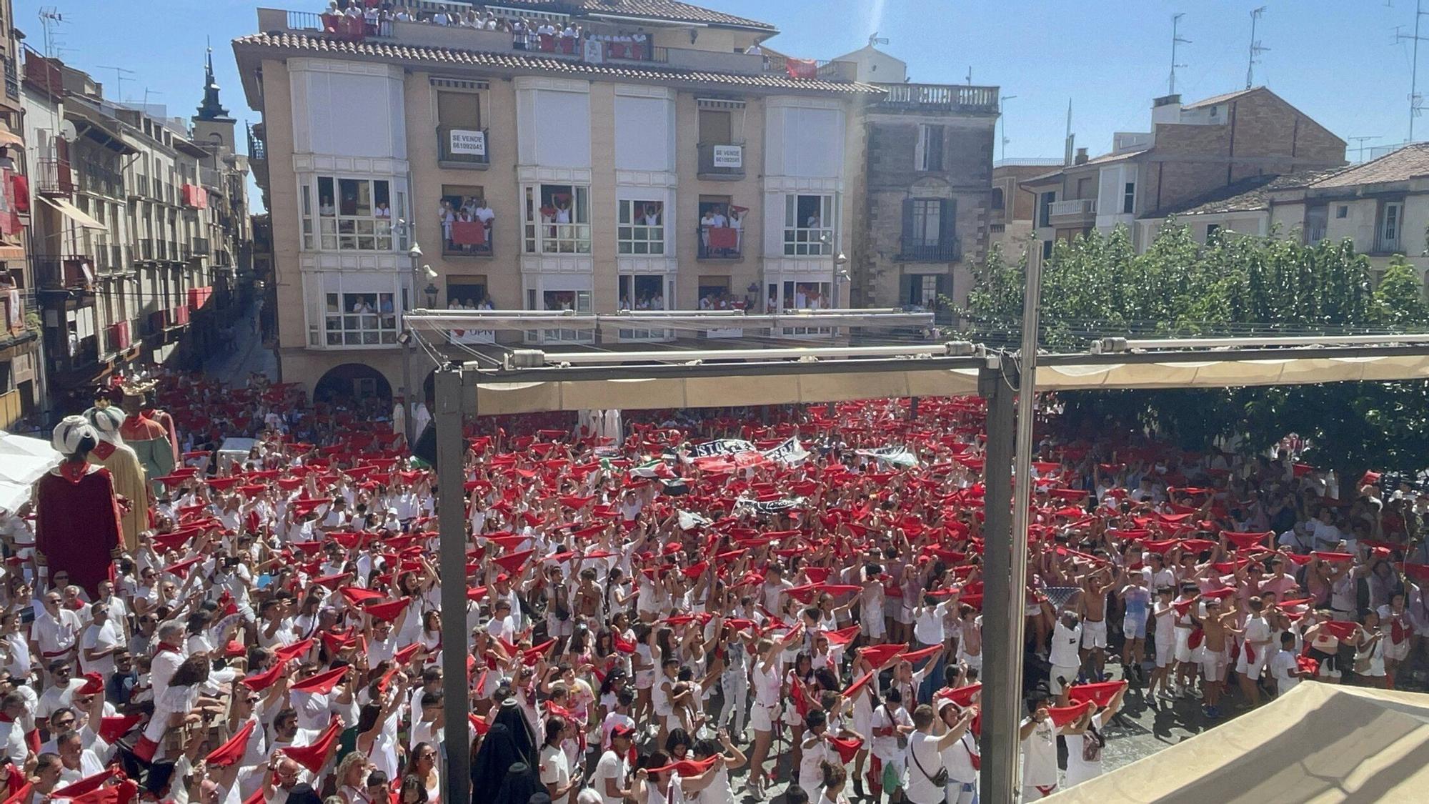 Fotos del chupinazo de fiestas de Peralta