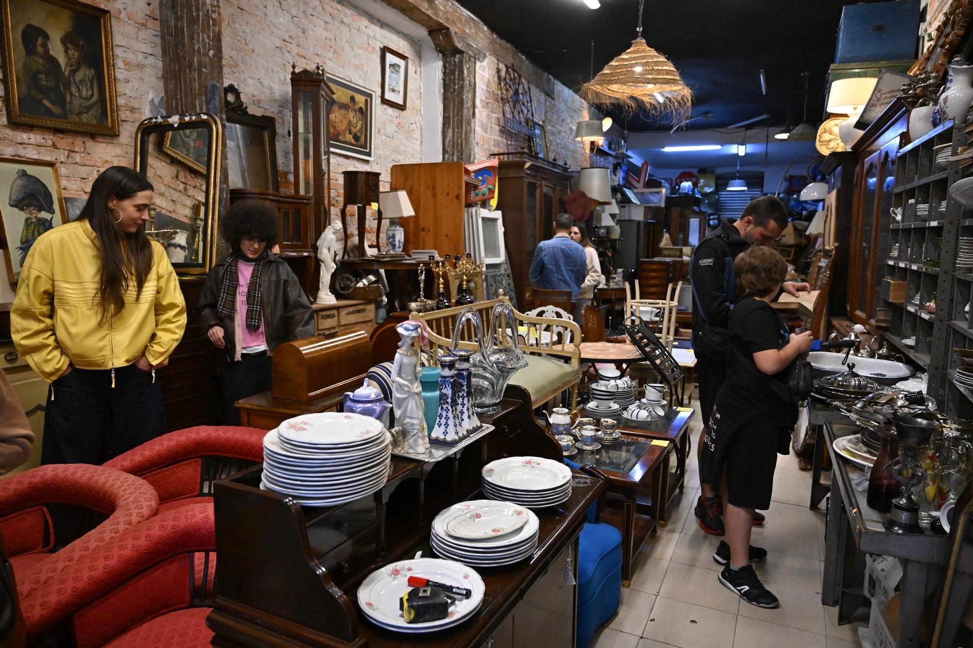 En imágenes: el mercado del Dos de Mayo se viste de Navidad