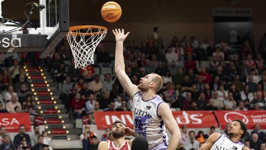 A la primera cae el listón