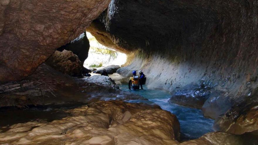 Rescatan a un senderista bilbaino en el Pirineo de Huesca
