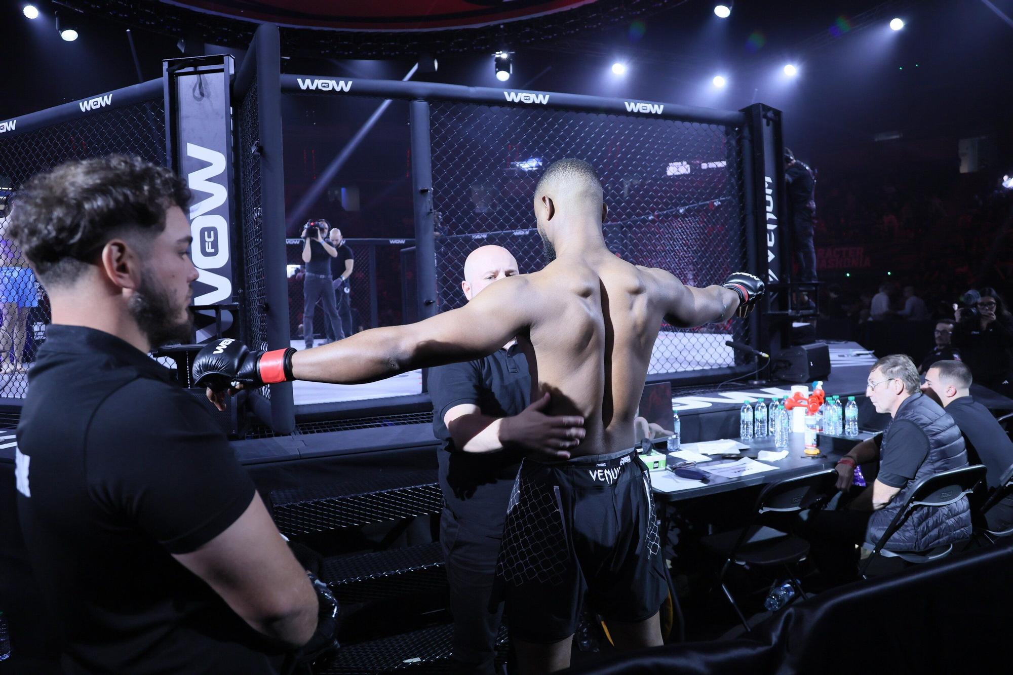 En imágenes: El Buesa se rinde al MMA con Topuria como estrella