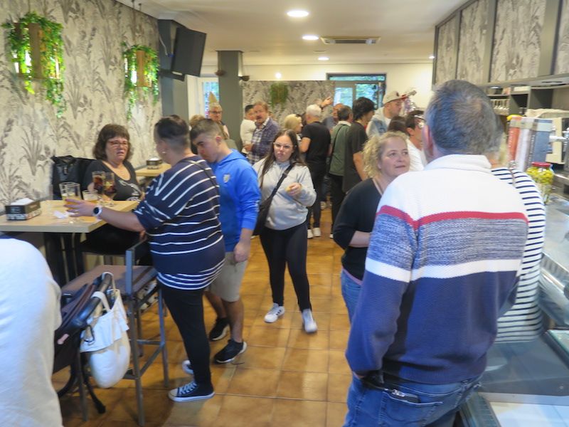 La inauguración de la cafetería Laitz de Zumarraga, en imágenes