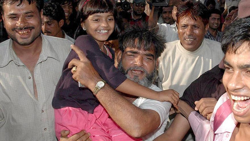La actriz protagonista de la película que ganó ocho Óscars &quot;Slumdog Millionaire&quot;, Rubina Ali Qureshi, en el barrio chabolista de Garib Nagarde, en Bombay.