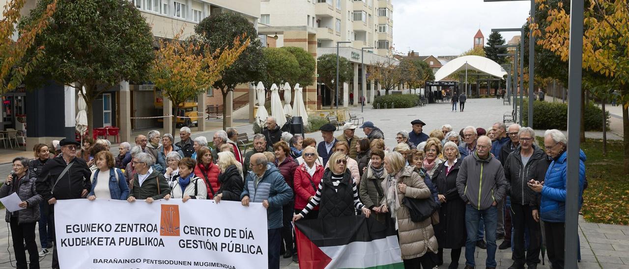 Los mayores de Barañáin reclaman la gestión pública del centro de día