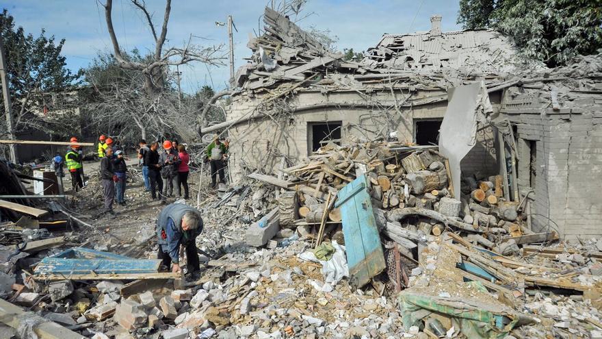 Ucrania acusa a Rusia de "intentar causar pánico" atacando de forma masiva y denuncia bombardeos contra parques infantiles