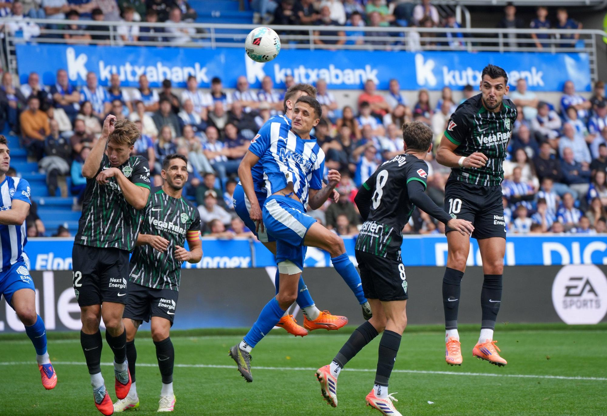 En Imágenes: El Alavés se impone al Elche