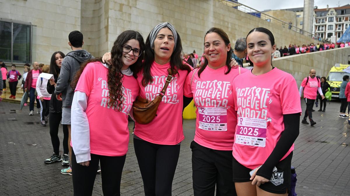 Las bilbainas Esti, Uxue, Leire y Julene no han faltado a la carrera.