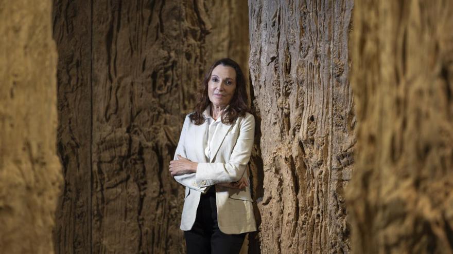 Cristina Iglesias establece un diálogo entre sus esculturas inmersivas y La Pedrera de Gaudí