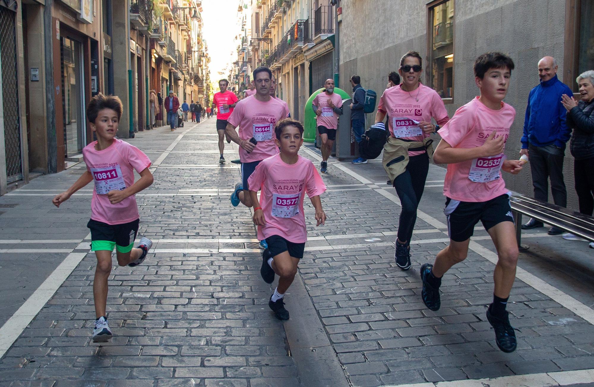 Fotos de la Carrera contra el Cáncer de Mama de Saray en Pamplona 2025