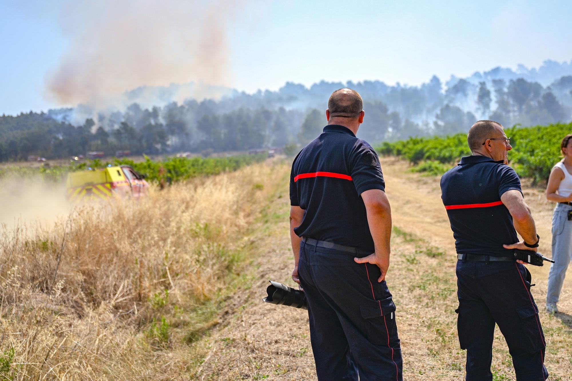 El fuego en el sur de Francia "ya no avanza" aunque sigue sin estar controlado