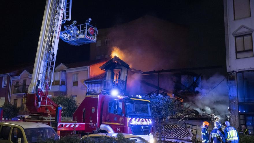 Un muerto y una decena de heridos en el derrumbe de un edificio por una explosión de gas en Santander