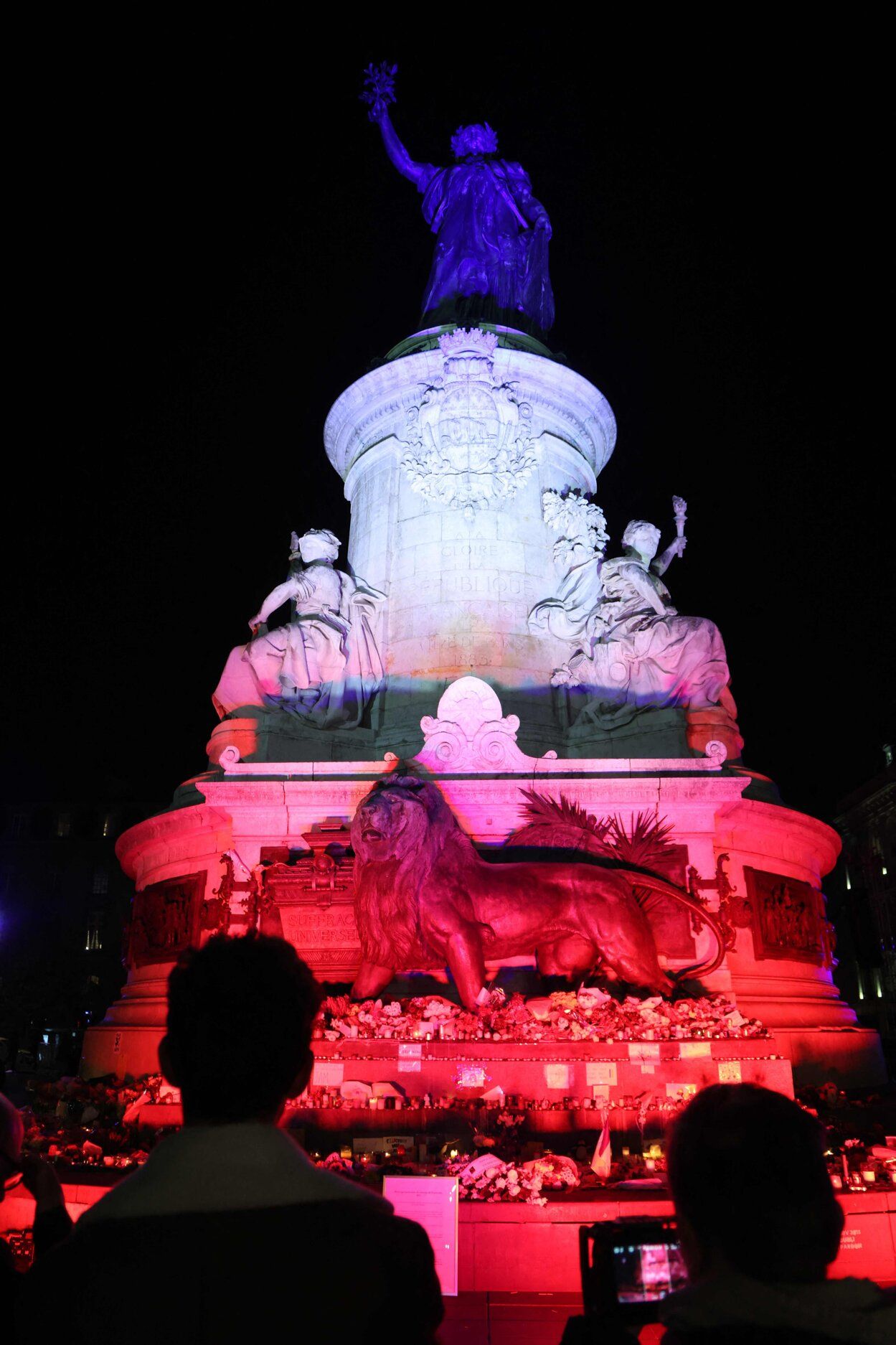 Francia recuerda a las víctimas de los atentados del 13N