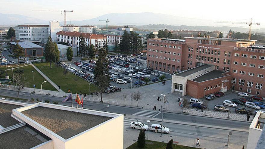 Vista del recinto hospitalario, con el centro Príncipe de Viana a la derecha y el Hospital de Navarra al fondo.