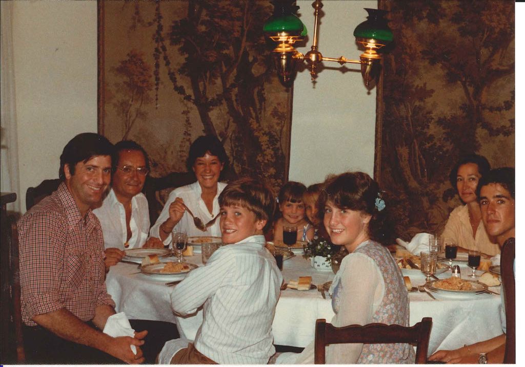 Imágenes del álbum familiar de John Garamendi