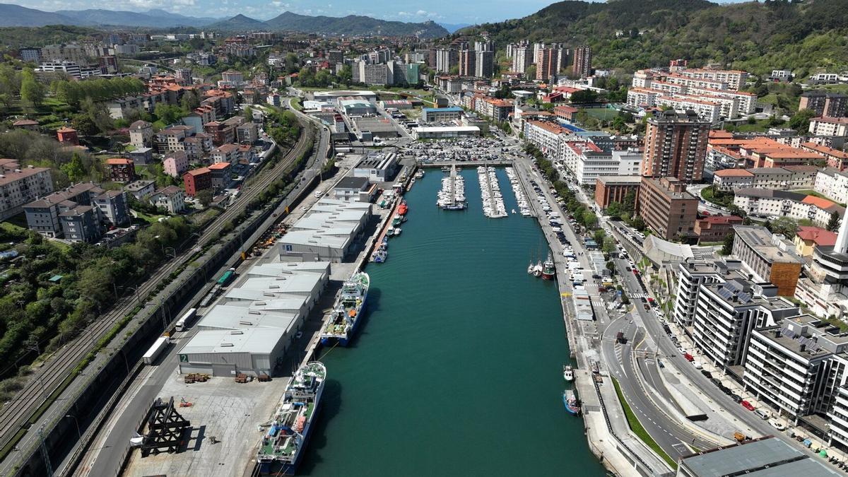 Vista del puerto de Pasaia