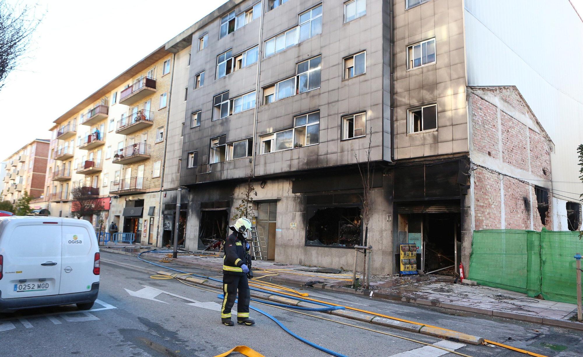 [FOTOS] Así ha quedado el bazar incendiado en la Rochapea