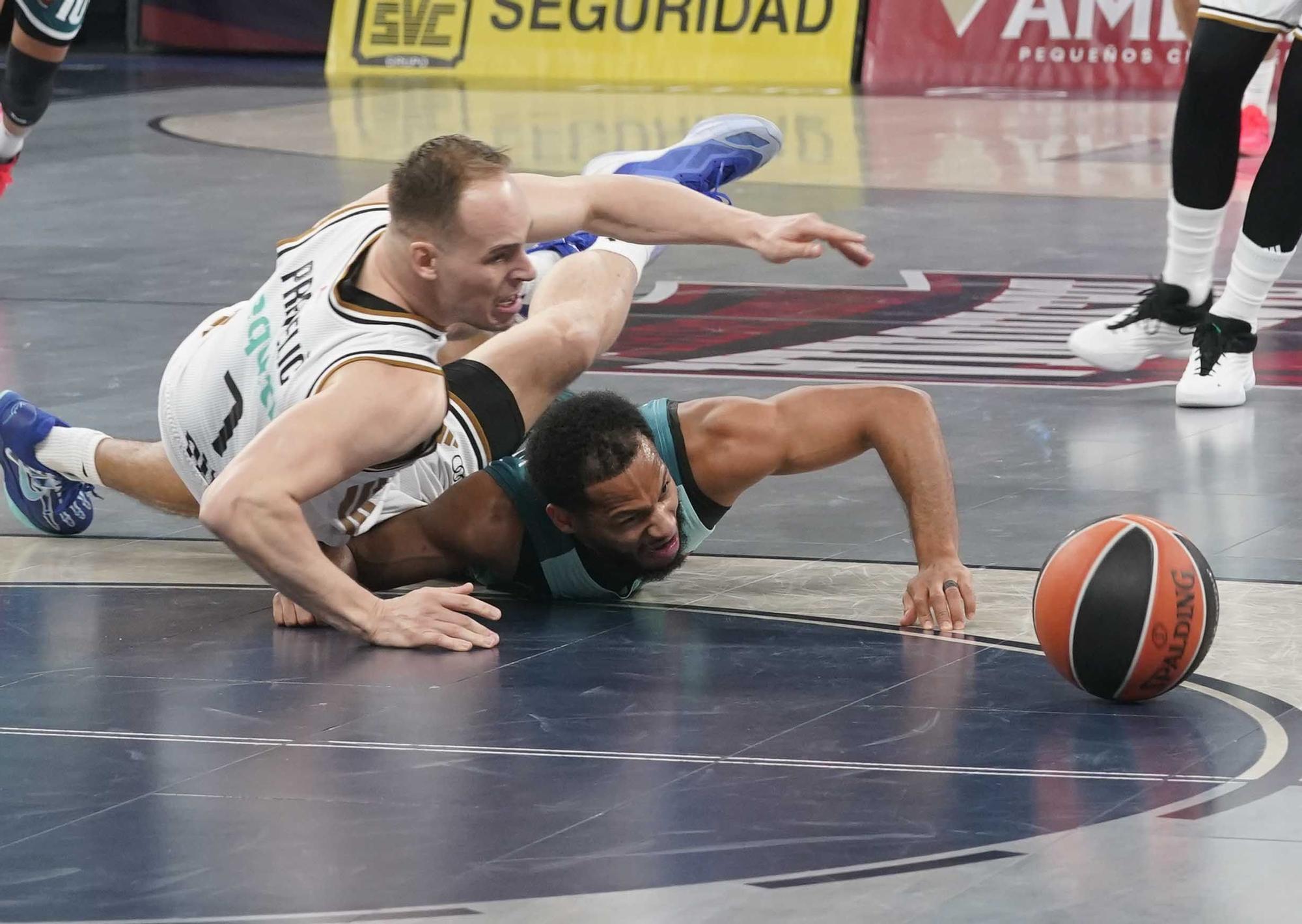 Todas las imágenes del Baskonia - Dubái (92-85)